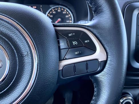 Used 2016 Jeep Renegade Latitude FWD image 25