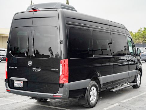 Used 2024 Mercedes-Benz Sprinter 2500 image 6
