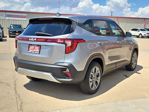 Used 2026 Kia Seltos LX AWD/4WD image 3