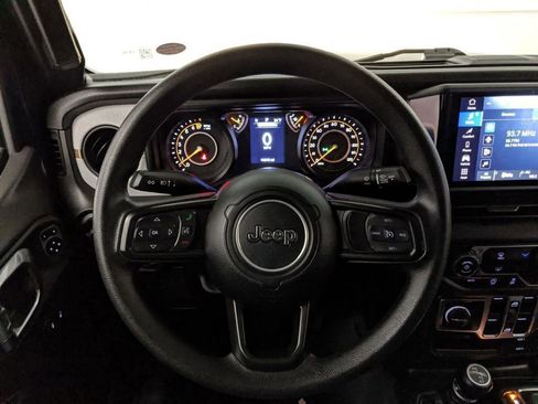 Used 2025 Jeep Gladiator Sport AWD/4WD image 29