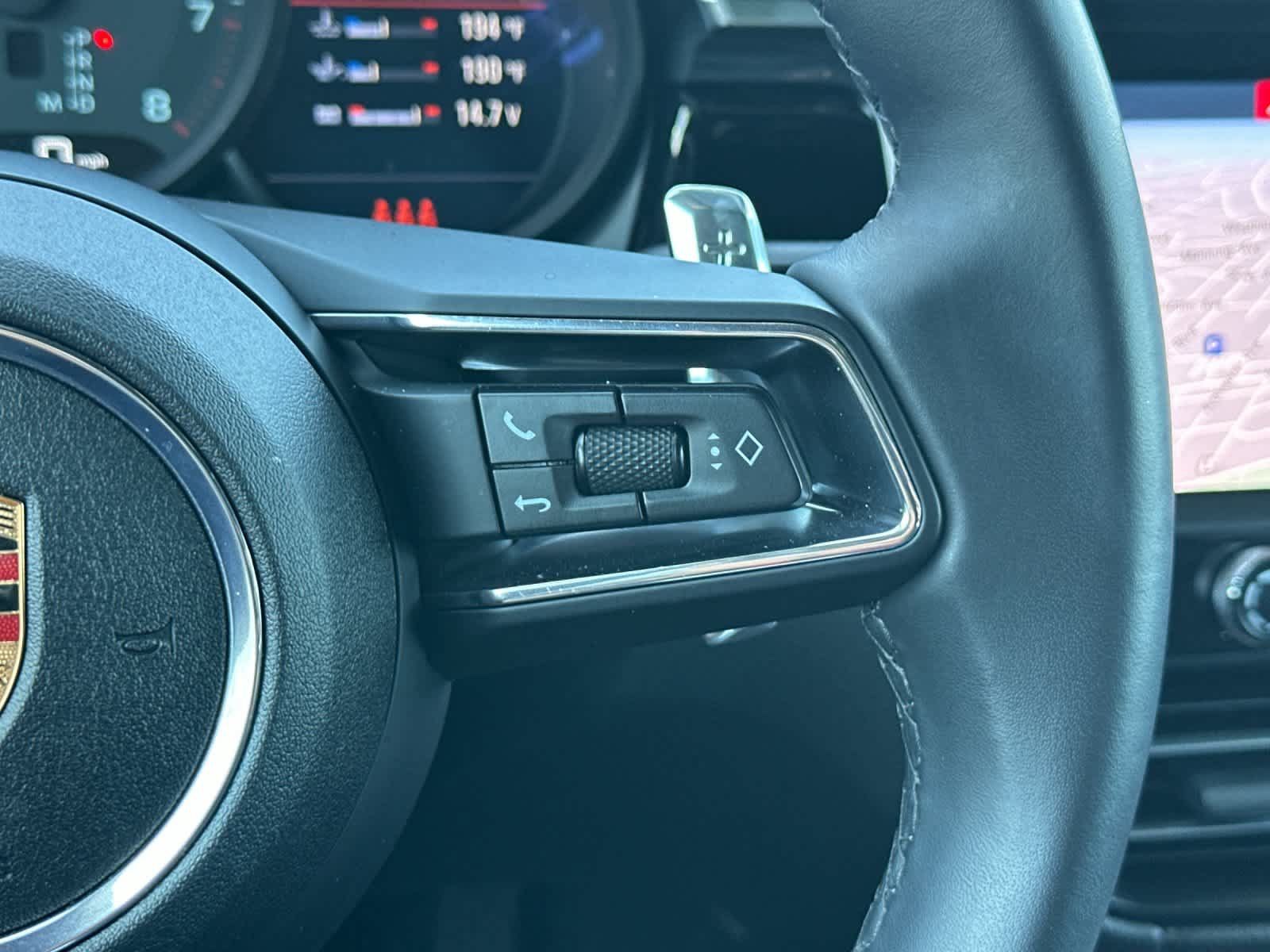 Certified 2025 Porsche Macan AWD/4WD image 27