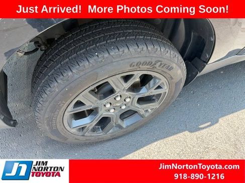 Used 2025 Ford Maverick XLT w/ XLT Luxury Package AWD/4WD image 9