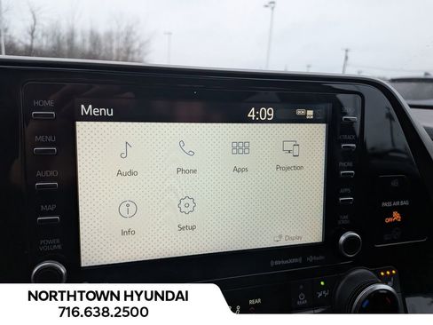 Used 2022 Toyota Highlander XLE image 23