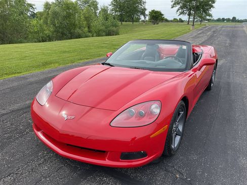 Used 2005 Chevrolet Corvette Convertible w/ Preferred Equipment Group RWD image 32