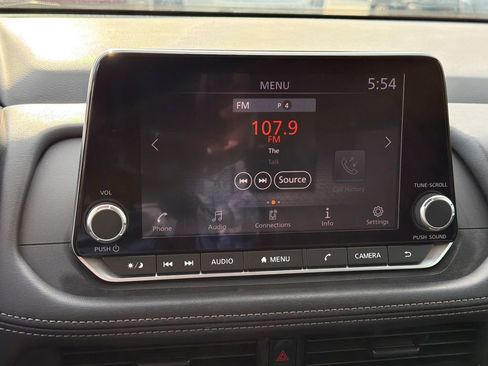 Used 2024 Nissan Rogue S FWD image 24