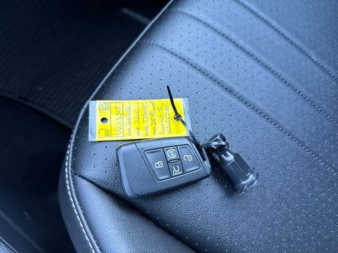 Certified 2022 Volkswagen Tiguan SE R-Line image 37