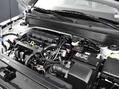 Used 2025 Hyundai Venue SEL FWD image 21