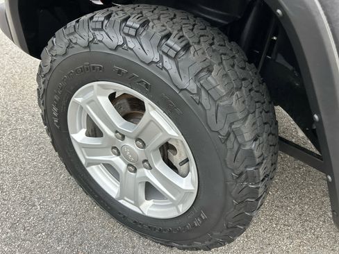 Used 2022 Jeep Wrangler Unlimited Sport AWD/4WD image 17