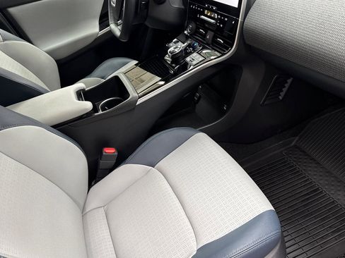 Used 2024 Subaru Solterra Limited image 21