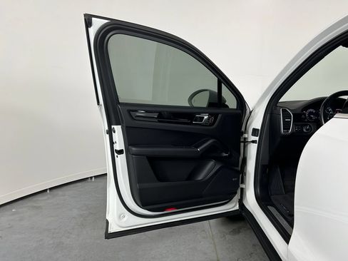 Used 2019 Porsche Cayenne AWD/4WD image 14