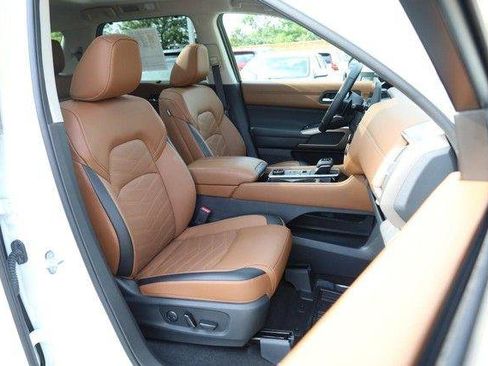 Used 2025 Nissan Pathfinder Platinum AWD/4WD image 32