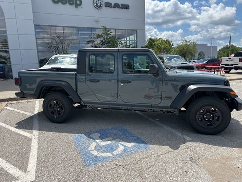 New 2025 Jeep Gladiator Sport image 38