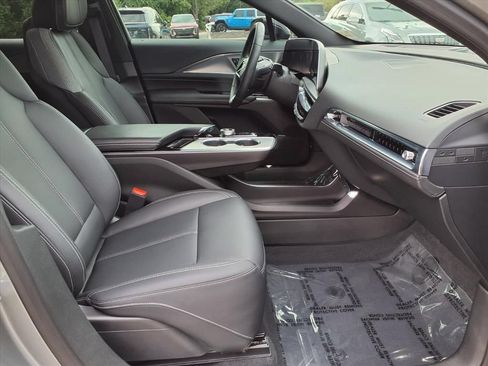 Used 2024 Cadillac Lyriq Tech RWD image 9