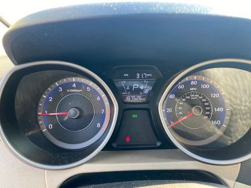 Used 2016 Hyundai Elantra Limited w/ Option Group 04 FWD image 18