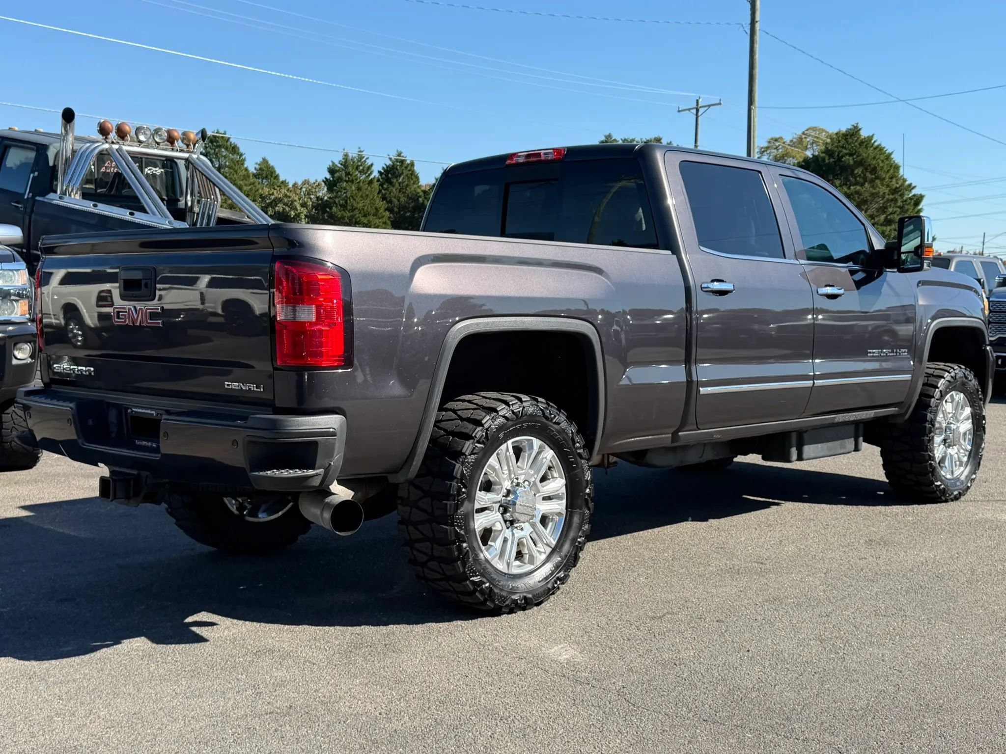 Used 2015 GMC Sierra 2500 Denali w/ Duramax Plus Package AWD/4WD image 5