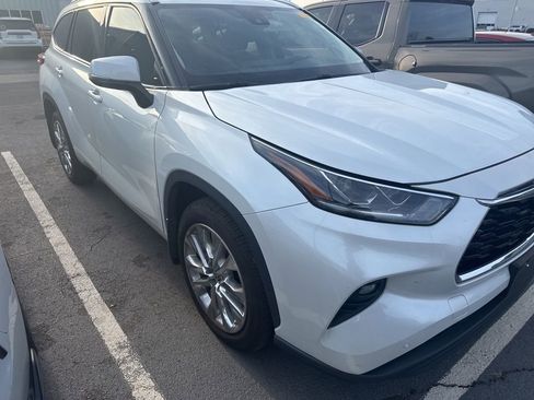 Used 2023 Toyota Highlander Limited image 13