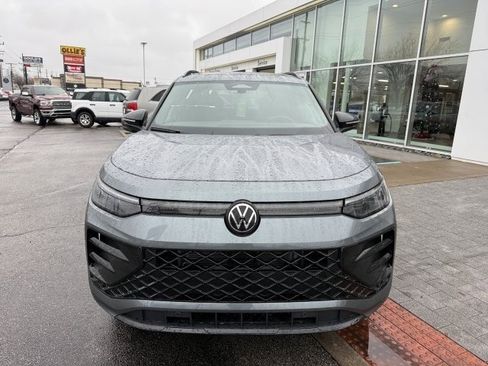 New 2026 Volkswagen Tiguan SE R-Line image 2