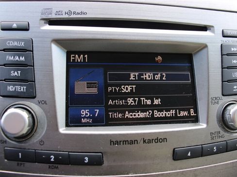 Used 2013 Subaru Outback 2.5i Limited AWD/4WD image 9