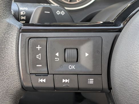 Certified 2023 Nissan Rogue SV FWD image 24