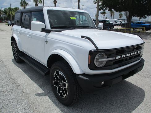 New 2025 Ford Bronco Outer Banks image 1