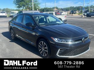 Used 2025 Volkswagen Jetta SE FWD video 1