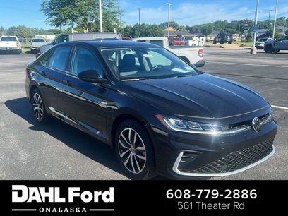 Used 2025 Volkswagen Jetta SE