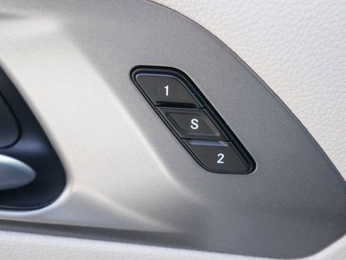 Used 2023 Chrysler Pacifica Touring-L image 30