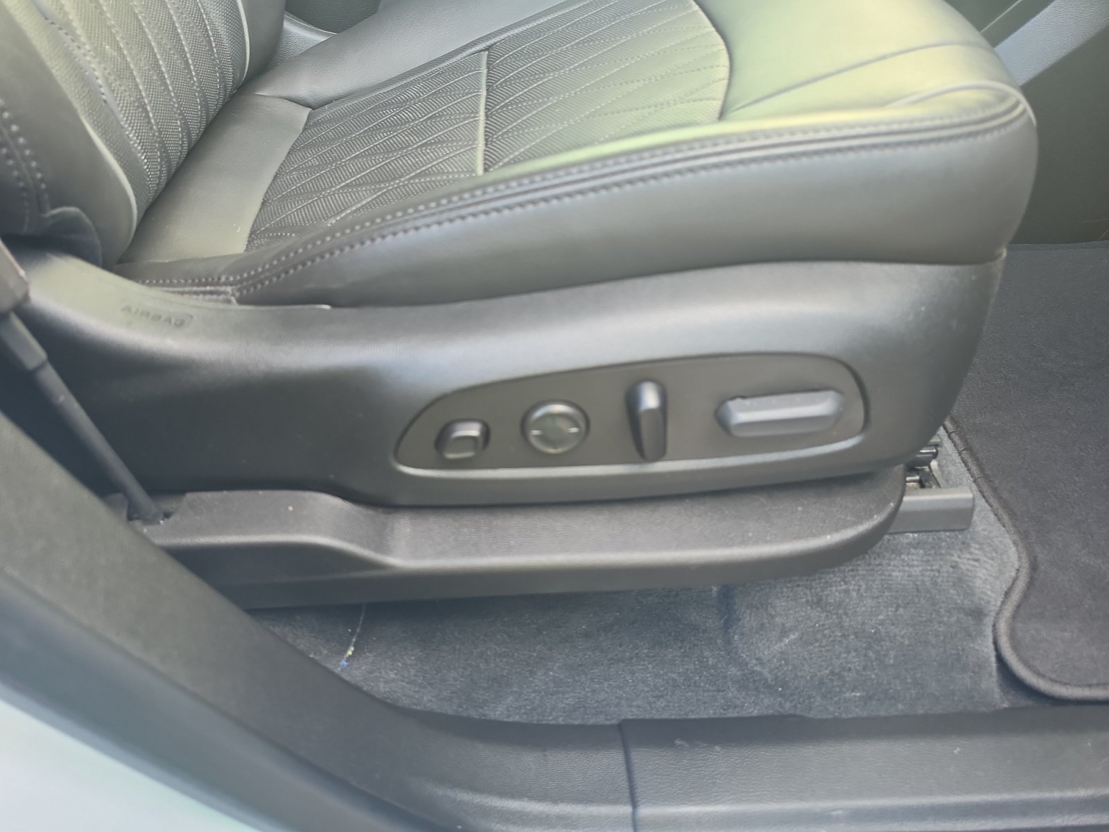 Used 2024 Buick Enclave Avenir w/ Avenir Technology Package FWD image 27