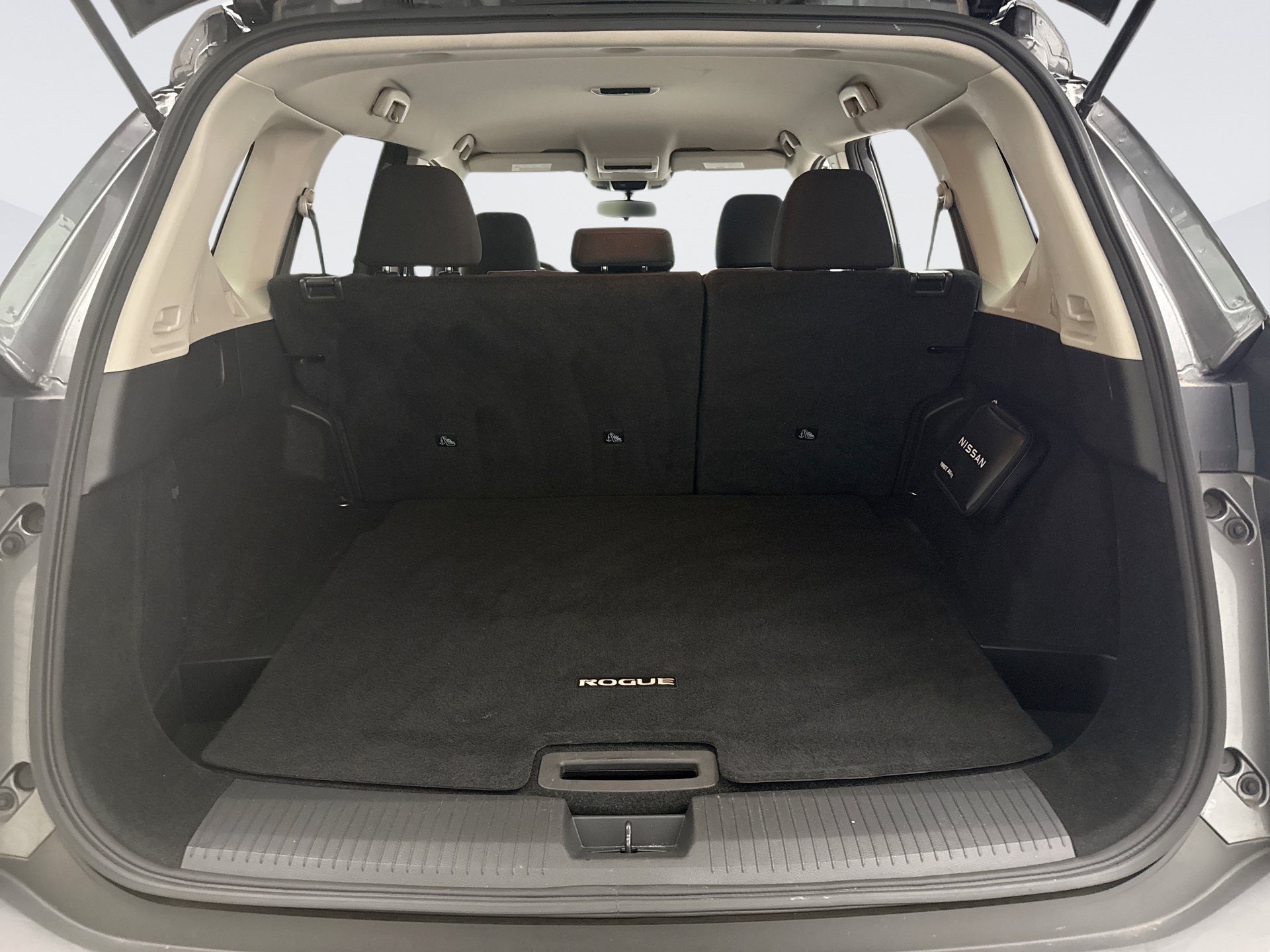 Used 2023 Nissan Rogue S AWD/4WD image 18