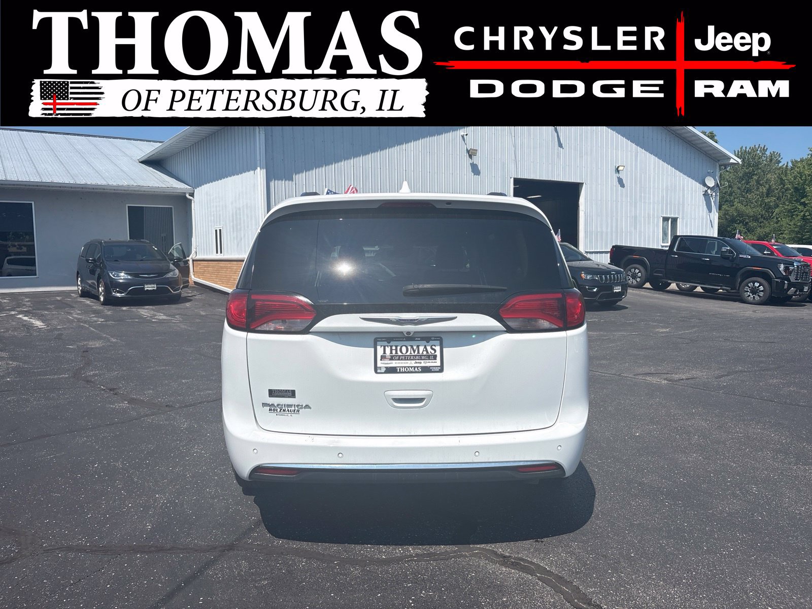 Used 2020 Chrysler Pacifica Touring-L Plus w/ Tire & Wheel Group FWD image 6