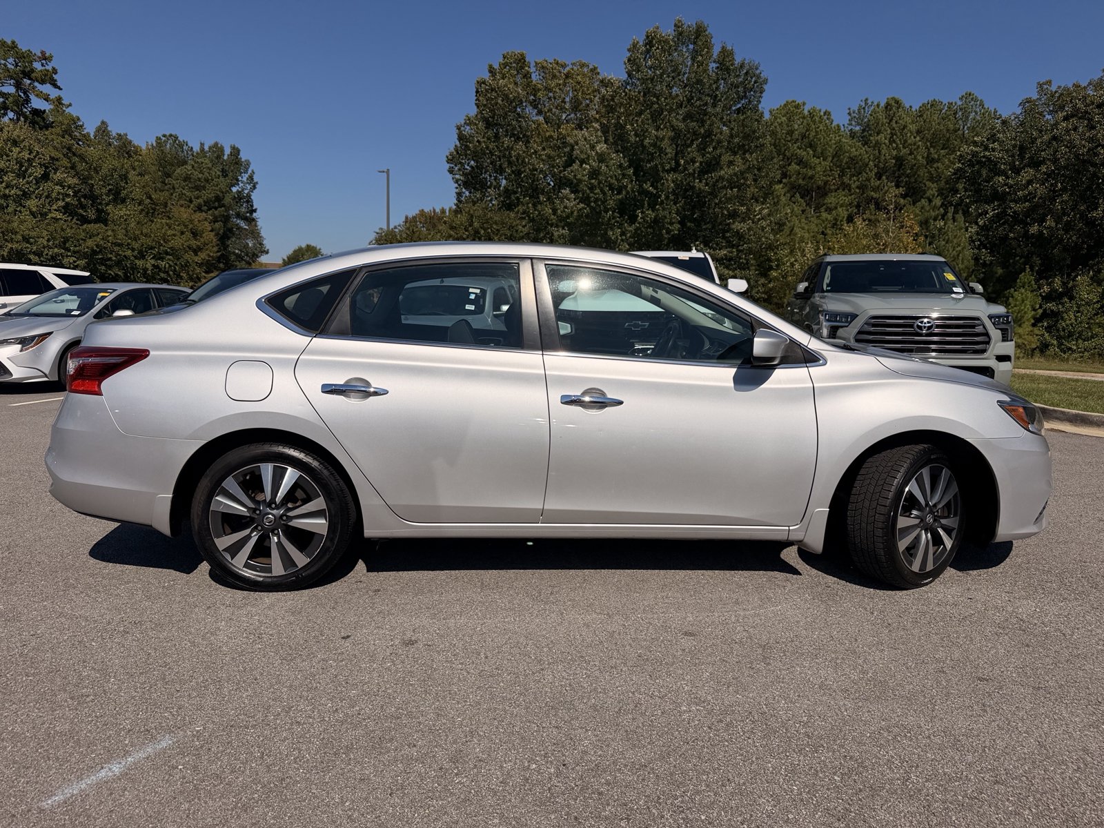 Used 2019 Nissan Sentra SV w/ Special Edition Package FWD image 13