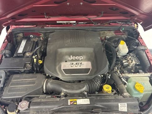 Used 2013 Jeep Wrangler Unlimited Sport image 25