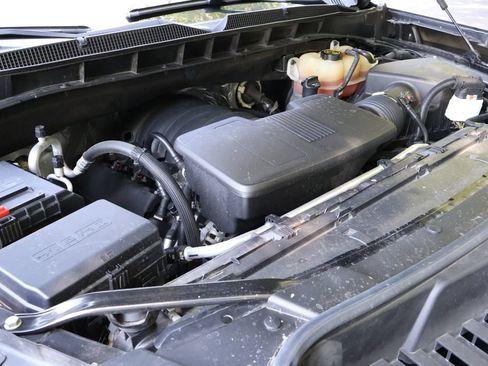 Used 2022 Chevrolet Tahoe Z71 w/ Z71 Off-Road Package AWD/4WD image 17
