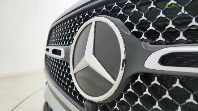 Used 2025 Mercedes-Benz GLC 300 4MATIC image 31
