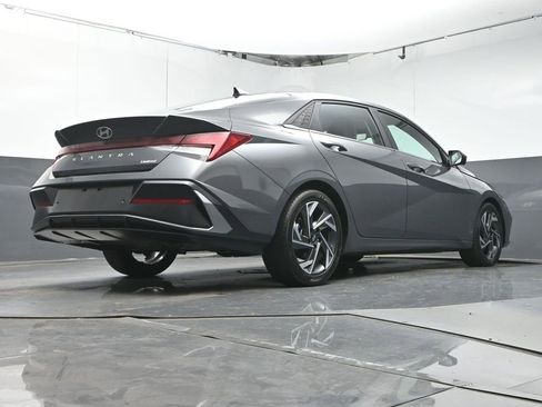Used 2024 Hyundai Elantra Limited image 33