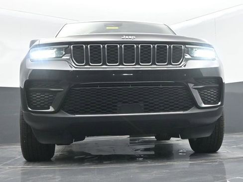 Used 2024 Jeep Grand Cherokee Laredo X AWD/4WD image 40
