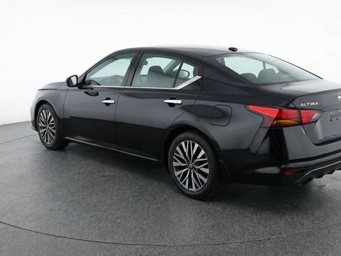 Used 2025 Nissan Altima 2.5 SV FWD image 6