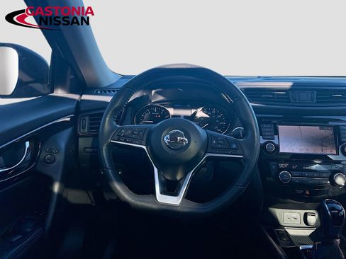 Used 2019 Nissan Rogue SL w/ Premium Package image 30