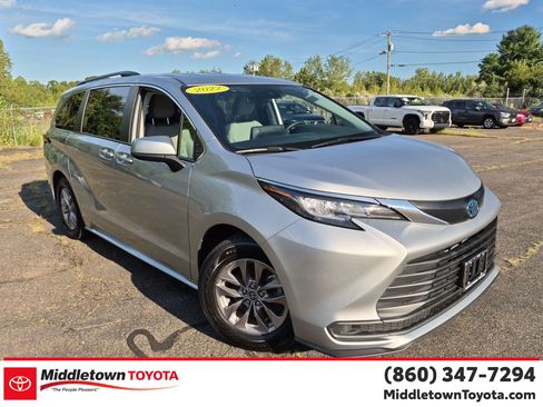 Used 2022 Toyota Sienna LE AWD/4WD image 1
