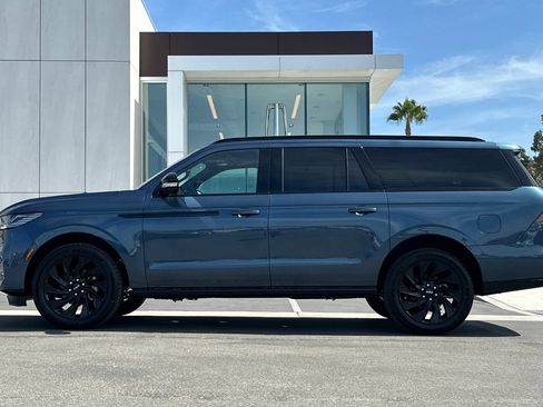 New 2027 Lincoln Navigator L Reserve w/ Jet Appearance Package AWD/4WD image 6