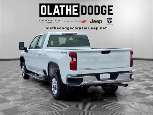 Used 2025 Chevrolet Silverado 2500 LT w/ Convenience Package AWD/4WD image 3
