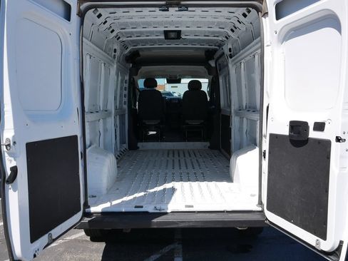 Used 2025 RAM ProMaster 2500 w/ Convenience Group FWD image 7