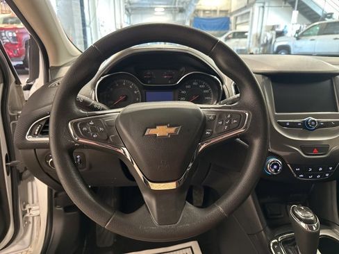 Used 2018 Chevrolet Cruze LT image 14