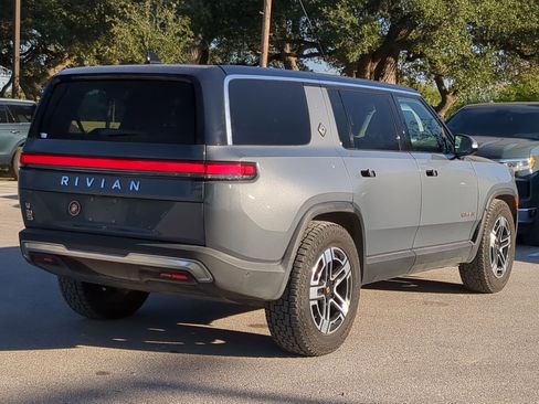 Used 2022 Rivian R1S Launch Edition image 3