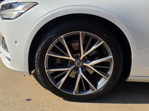 Used 2018 Volvo S90 T5 Momentum FWD image 13