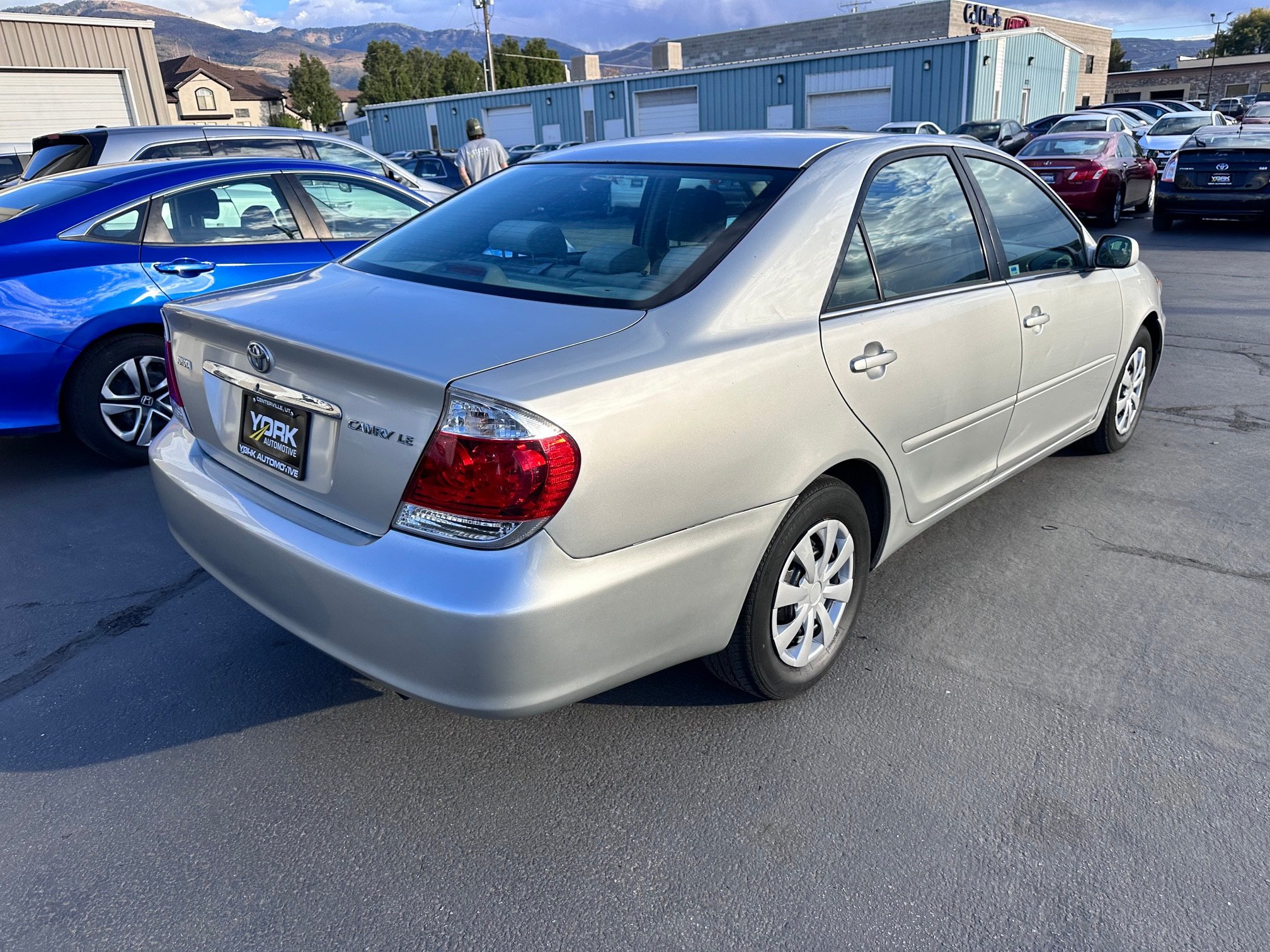 Used 2005 Toyota Camry LE FWD image 3