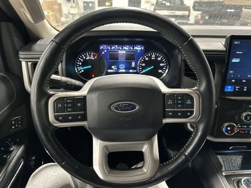 Used 2024 Ford Expedition XLT image 15