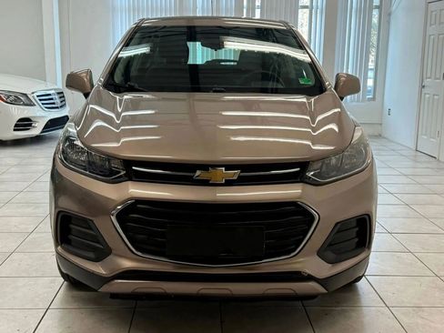 Used 2018 Chevrolet Trax LS FWD image 2