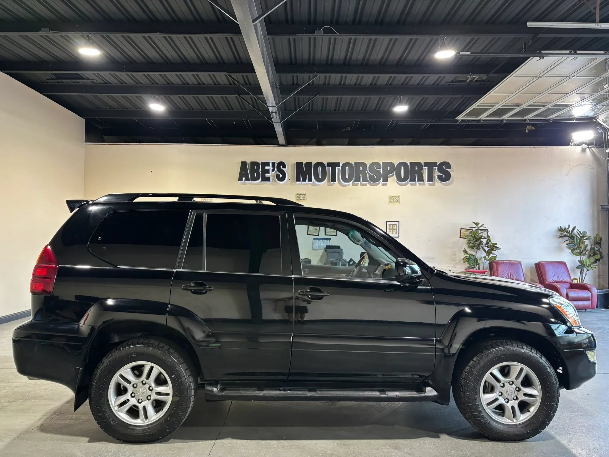 Used 2005 Lexus GX 470 w/ Preferred Accessory Pkg AWD/4WD image 4