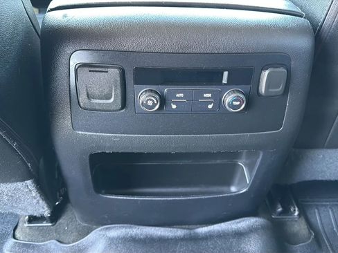 Used 2018 Chevrolet Suburban LT w/ Luxury Package AWD/4WD image 29